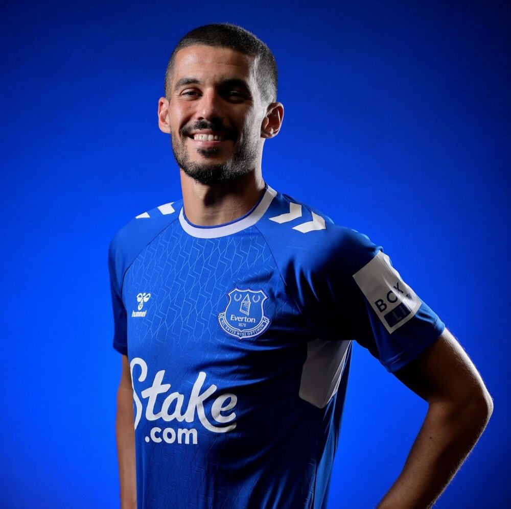 محصول آکادمی قرمزها آبیپوش شد!/عکس