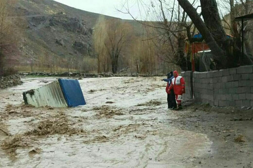 سیلاب و مسدودشدن یک رودخانه بر اثر رانش زمین