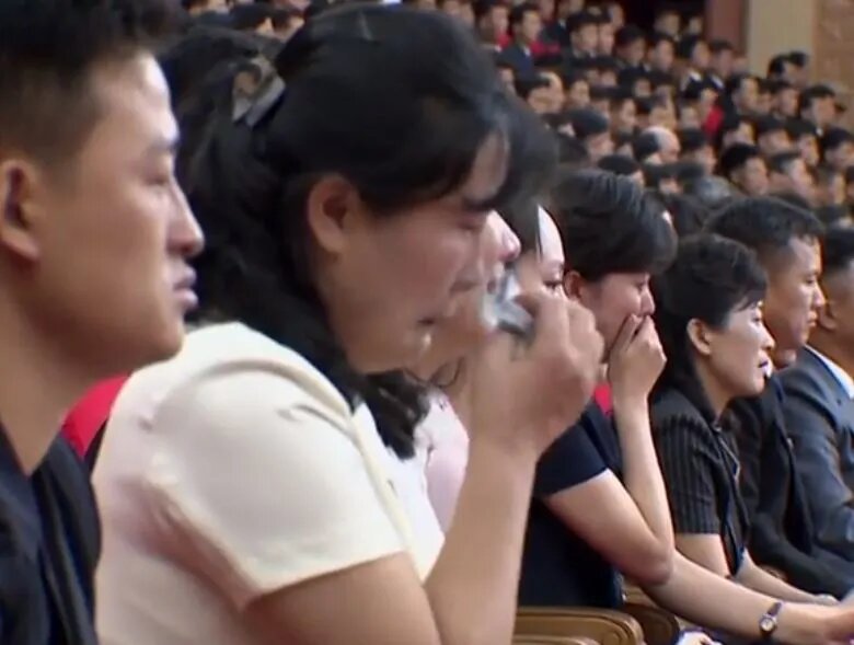 رهبر کره شمالی اشک همه را درآورد!/عکس