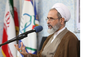 خطیب  جمعه قم : نادان‌ها، مغزهای سست و دور از خدا به افتخارات ملی، اسلامی و تاریخی ضدداعش ، دهن‌کجی می‌کنند