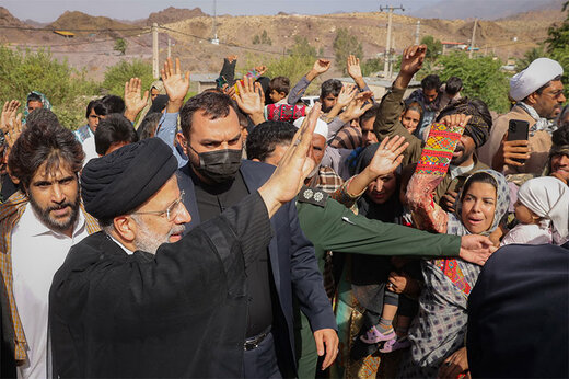 ببینید | واکنش رئیسی به شروع طوفان شن در حین بازدید از روستای کروچان کرمان