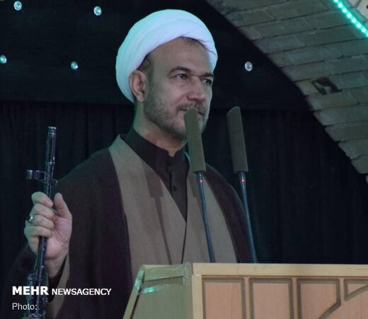 خطیب جمعه جهرم: «قمهزنی» از مأموریتهای جریان شیعه انگلیسی است خطیب جمعه جهرم: «قمهزنی» از مأموریتهای جریان شیعه انگلیسی است