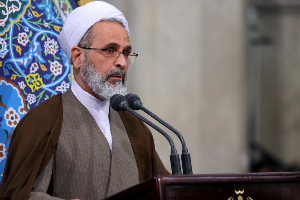 خطیب جمعه قم خطاب به طالبان : ایران با وجود اشکالات فراوان شما حکیمانه رفتار کرده / عقاید شیعیان را محترم بدارید و عزاداری محرم را تعطیل نکنید