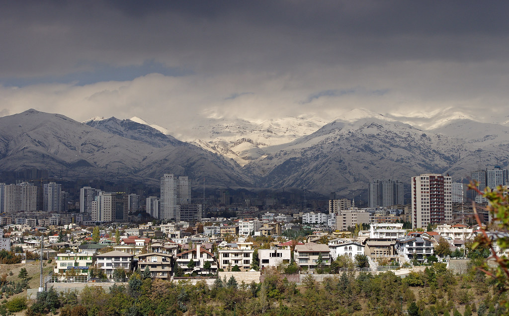 آپارتمان های ۱۰۰ متری در مرکز تهران چند؟/ برای خرید یک خانه ۳۰ ساله چقدر باید پول داد؟