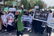 ببینید | حمله نیروهای طالبان به زنان معترض در خیابان