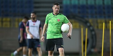 ترک سالن کنفرانس از سوی مربی پرسپولیس! 