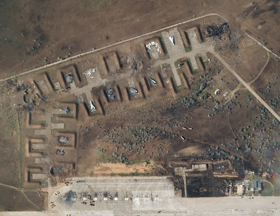 خسارت شدید فرودگاههای روسیه در کریمه/عکس