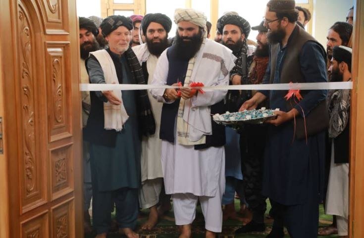 حقانی با پول خود مسجد ساخت/عکس