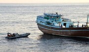 توقیف یک فروند شناور حامل ۲۲هزار لیتر سوخت قاچاق در آب‌های خلیج فارس