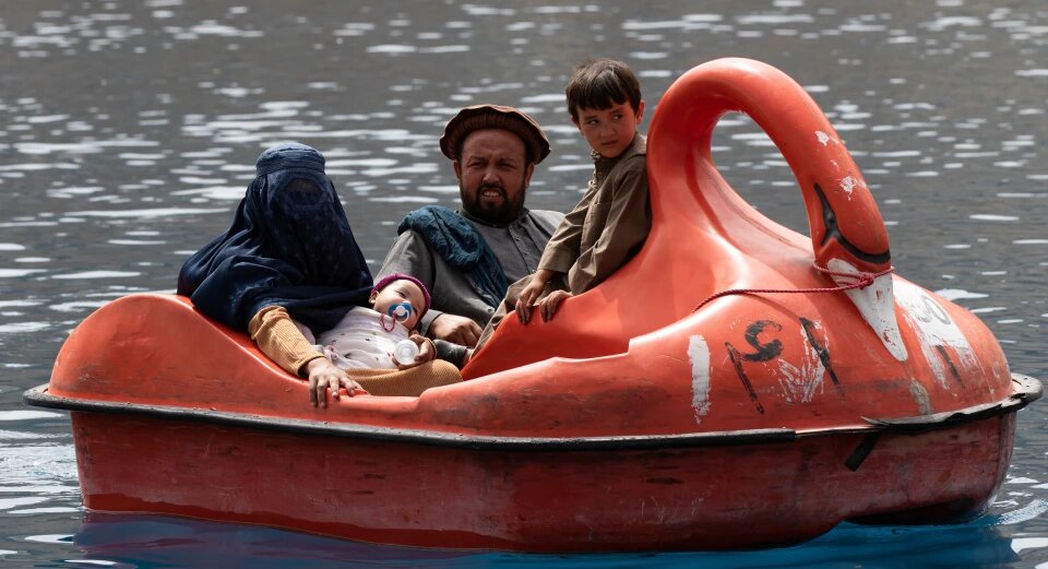 خوشگذرانی نیروهای طالبان در پارک ملی/عکس