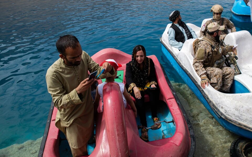 خوشگذرانی نیروهای طالبان در پارک ملی/عکس