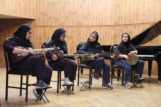 خبر کوتاه بود و خوش؛ دختران دانش‌آموز شیرازی برای رشته موسیقی ثبت‌نام کردند