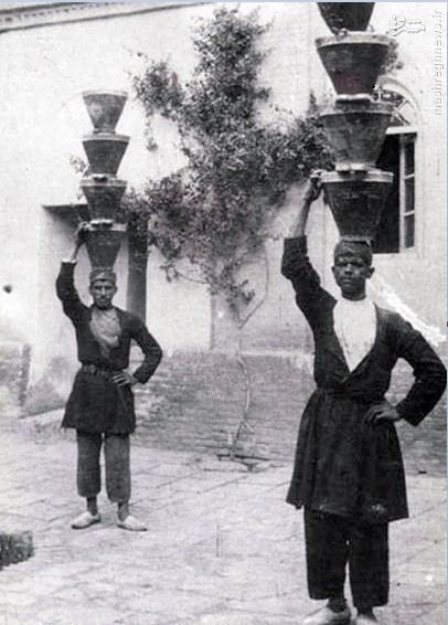 عکس| تیپ جالب شاگردان ماست فروشی در دوره قاجار