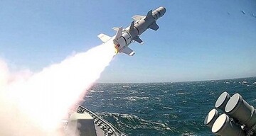 فرمانده نیروی دریایی ارتش : قطعا ، دنبال موشک‌های با برد بیشتر هستیم /  اعلام زمان به آب انداختن ناو خلیج‌فارس 