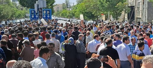 تجمع مردم استان چهارمحال و بختیاری برای حل مشکل آب خوردن/ مسئولین قول همکاری دادند 