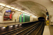 ببینید | متروی پاریس استخر شد