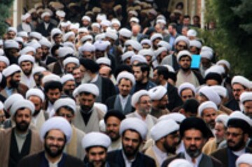رئیس شورای عالی جامعه مدرسین حوزه علمیه قم : اگر روحانیت صحنه را رها کند ، افرادی خواهند آمد که به دین و دنیای مردم رحم نخواهند کرد