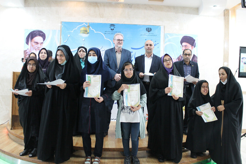 اختتامیه هفدهمین دوره مسابقات قرآن، عترت و نماز دانش آموزان دختر/ عکس