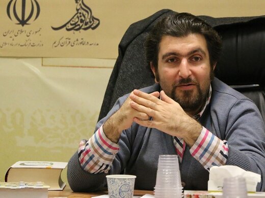 پشت همین میز چوبی شهادت میدهم که دکتر نون مُرد مُرد مُرد