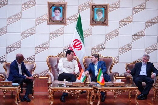 وزير الموانئ والشحن الهندي یصل إلی طهران