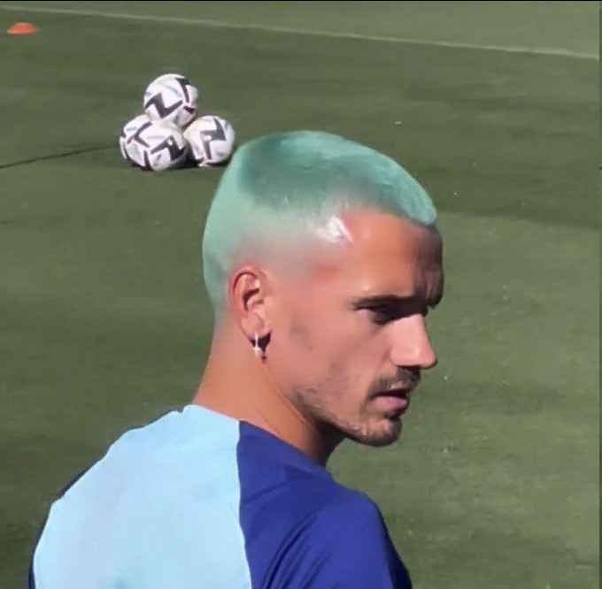 ظاهر جدید عجیب غریب مهاجم فرانسوی/عکس