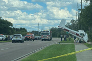 ببینید | لحظه سقوط وحشتناک هواپیما وسط بزرگراه در آمریکا