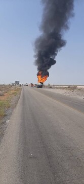 حریق تانکر بنزین در محور بندر لنگه به پارسیان 