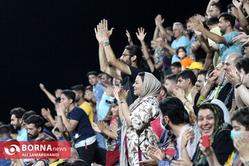 تصاویر | حضور زنان در ورزشگاه، البته لیگ برتر فوتبال ساحلی!