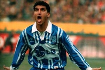 تصاویر| امضای هاشمینسب روی پیراهن دربی جنجالی تصاویر| امضای هاشمینسب روی پیراهن دربی جنجالی