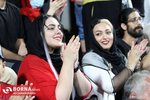حضور بانوان در ورزشگاه در لیگ برتر فوتبال ساحلی