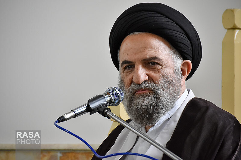 آیت الله غروی : برخی خانمها حتی شلوار هم نمیپوشند/ روسریها پایینتر رفته و موها بیرون آمده / حکومت دینی بیبند و باری را تحمل نمیکند