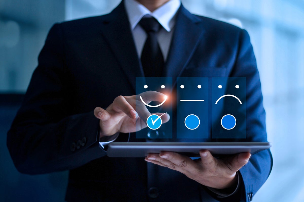 چطور یک مشتری را به مشتری وفادار تبدیل کنیم؟ معرفی استراتژیها و ابزار لازم