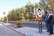 نصب کاشی نگاره‌های منقش به تصاویر شهیدان شهر در بلوار نماز شهر باغین