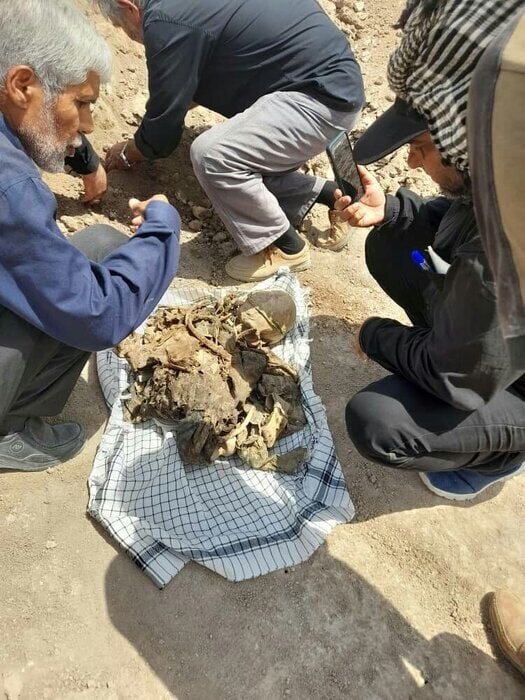 کشف پیکر یک شهید در هنگام آمادهسازی مواکب شلمچه/ عکس