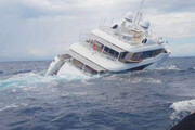 ببینید | لحظه غرق شدن قایق تفریحی ۴۰ متری در سواحل ایتالیا