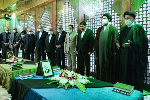  رئیسی و اعضای دولت بر سر مزار هاشمی رفسنجانی + عکس
