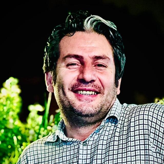 چراغها را ما روشن نگه میداریم