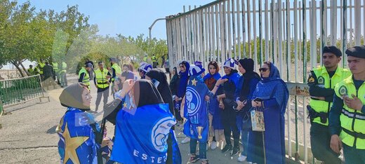 ببینید | ازدحام زنان پشت درهای آزادی برای اولین حضور در لیگ برتر