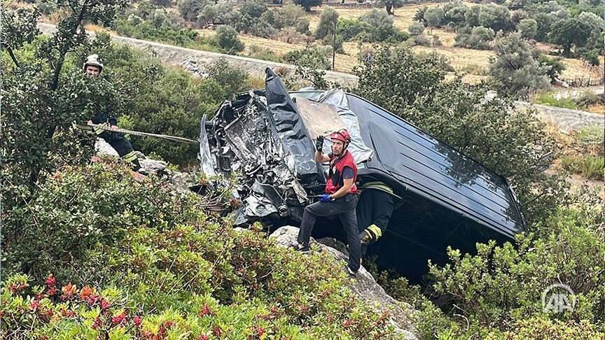 تصاویر دیگری از تصادف هولناک ابراهیم تاتلیسس/ اسطوره موسیقی از این تصادف جان سالم بهدر برد