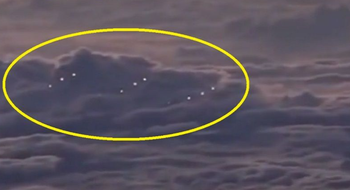 یوفوها بر فراز آسمان به پرواز درآمدند؟/ عکس