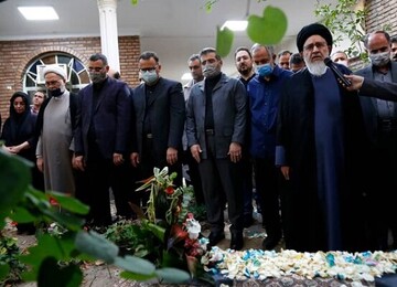 وزیر ارشاد در مراسم هوشنگ ابتهاج وزیر ارشاد در مراسم هوشنگ ابتهاج