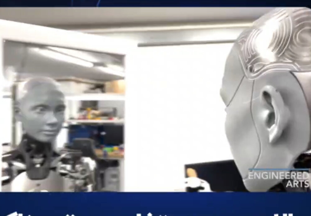 ببینید | ژست های باورنکردنی ربات انسان نمای خبرساز روبروی آینه!