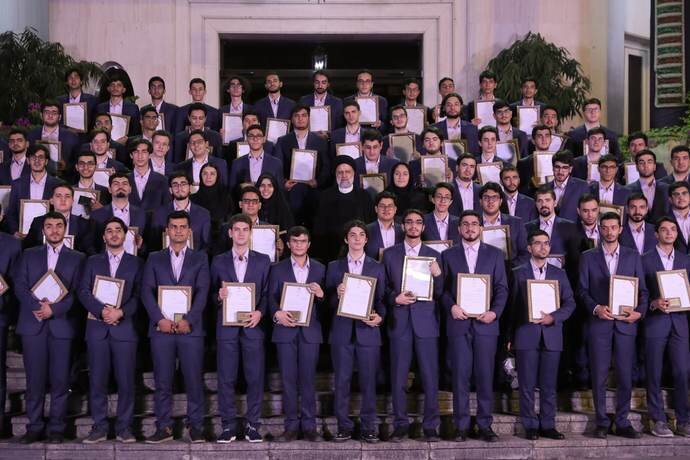 رئیسی : دشمن نمیخواهد در کشور مدالآور المپیادی داشته باشیم