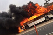 ببینید | اولین تصاویر از آتش گرفتن اتوبوس مسافربری در محور شیراز به سعادت‌شهر