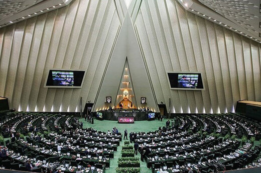 ببینید | اظهارات جنجالی و طوفانی نماینده قزوین علیه تیم اقتصادی دولت؛ زلزله در صحن مجلس! ببینید | اظهارات جنجالی و طوفانی نماینده قزوین علیه تیم اقتصادی دولت؛ زلزله در صحن مجلس!
