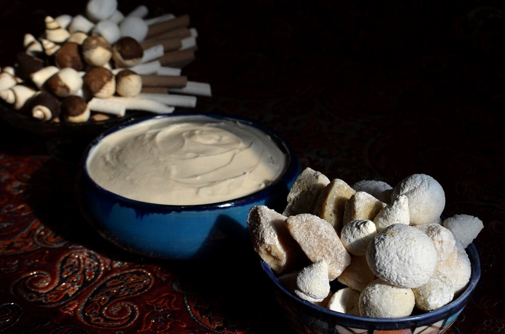 کشک خشک، منبع متراکم کلسیم/ اما چرا باید در مصرف آن محتاط بود؟/ اسنک‌های کشکی چطور؟