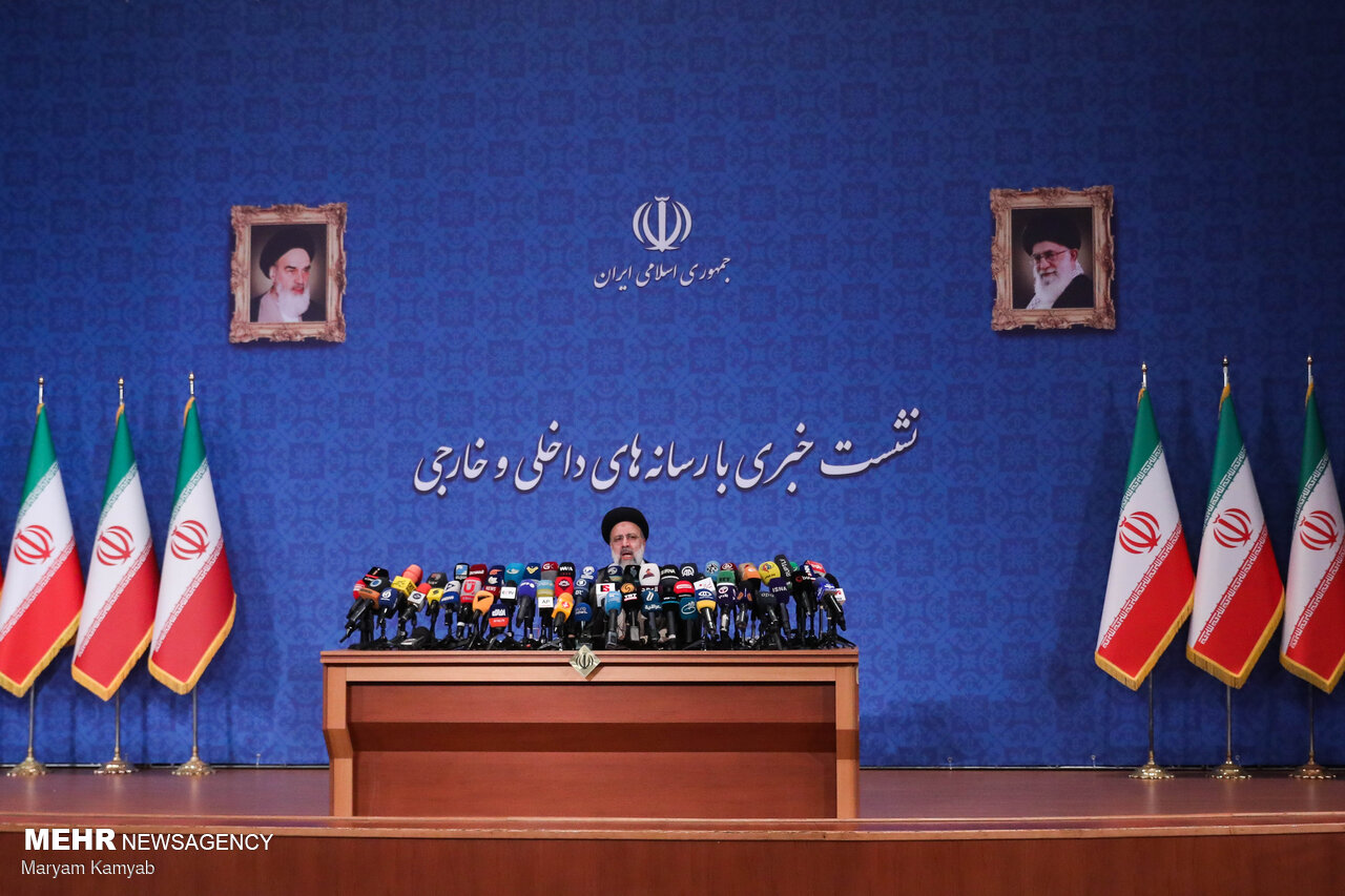 رئیسی : از شرایط مردم باخبرم / با اصلاح قیمت ها ، تورم را کاهش دادیم