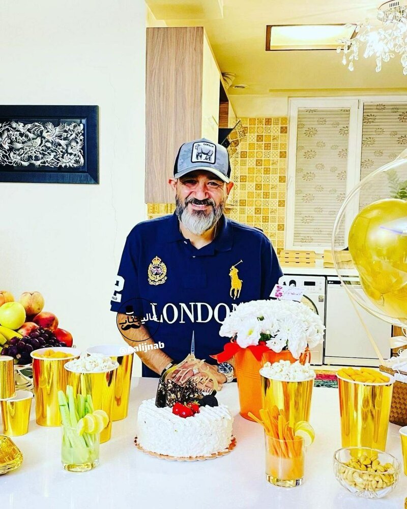 جشن تولد مهران غفوریان در کنار همسر، مادر و دخترش