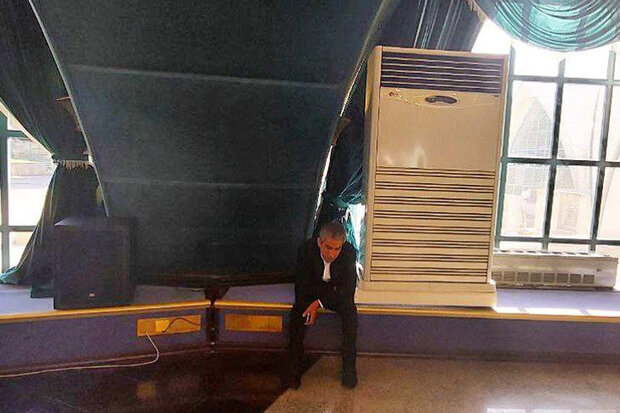 وضعیت عجیب دبیر کل فدراسیون فوتبال در انتخابات!/عکس