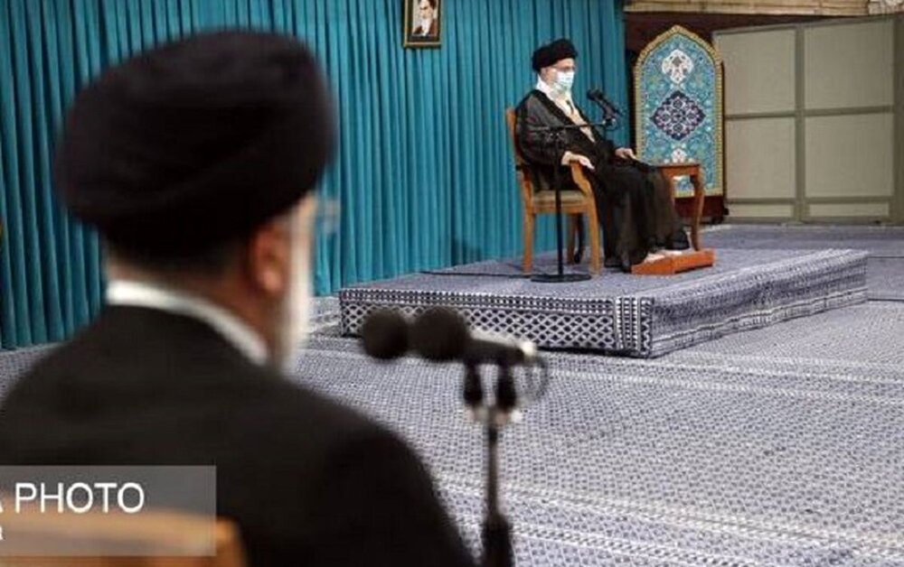 شعارهای انقلاب در این دولت برجستهتر شده است